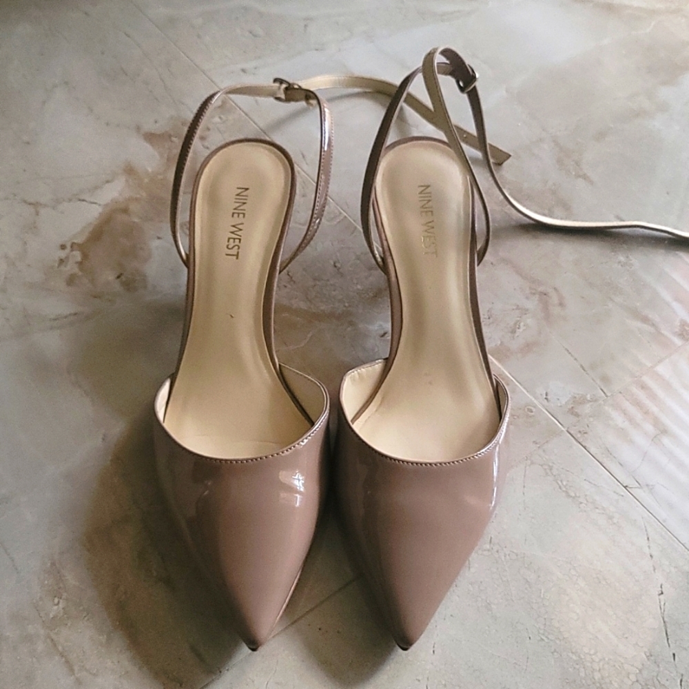 Nine West nude kitten heels
